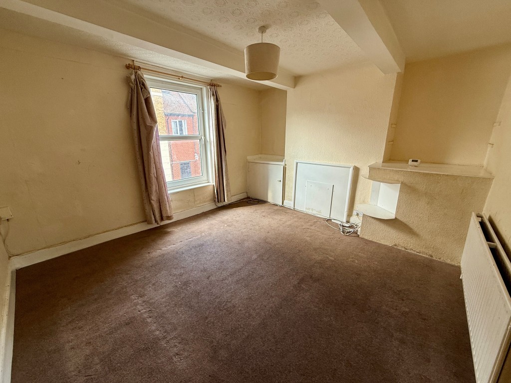 Lot: 18 - MIXED RESIDENTIAL AND COMMERCIAL PROPERTY - Flat living room